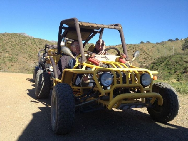  Casal num buggy 